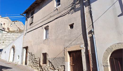Indipendente in centro storico da ristrutturare